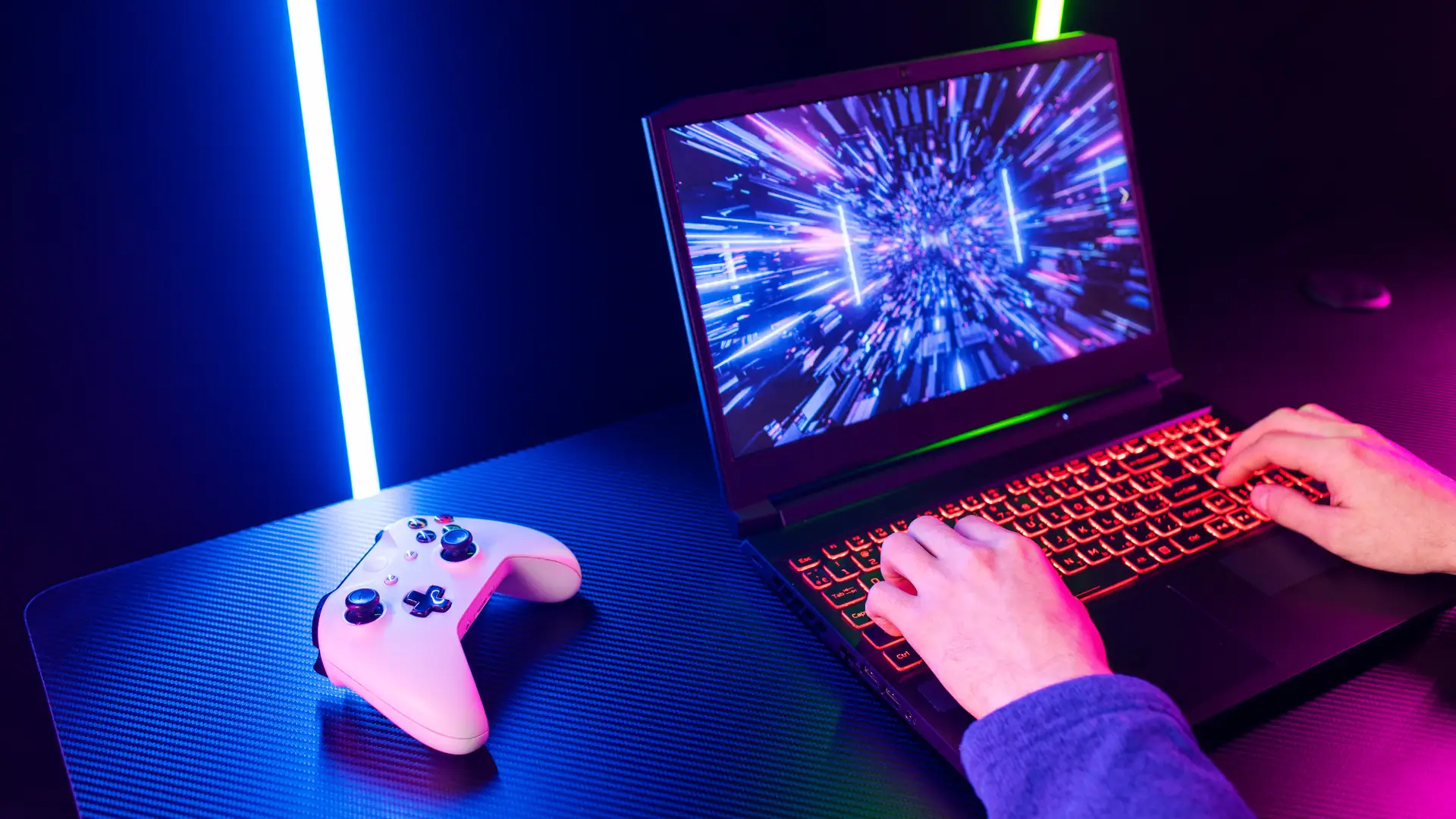 02-gaming-laptop-giong-nhu-mot-pc-thu-nho.webp