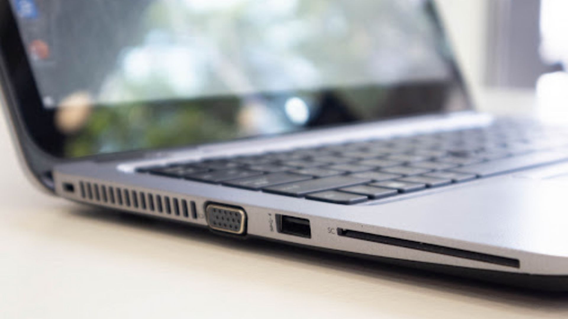 03-laptop-hp-elitebook-820-g3-so-huu-ngoai-hinh-nam-tinh.jpg