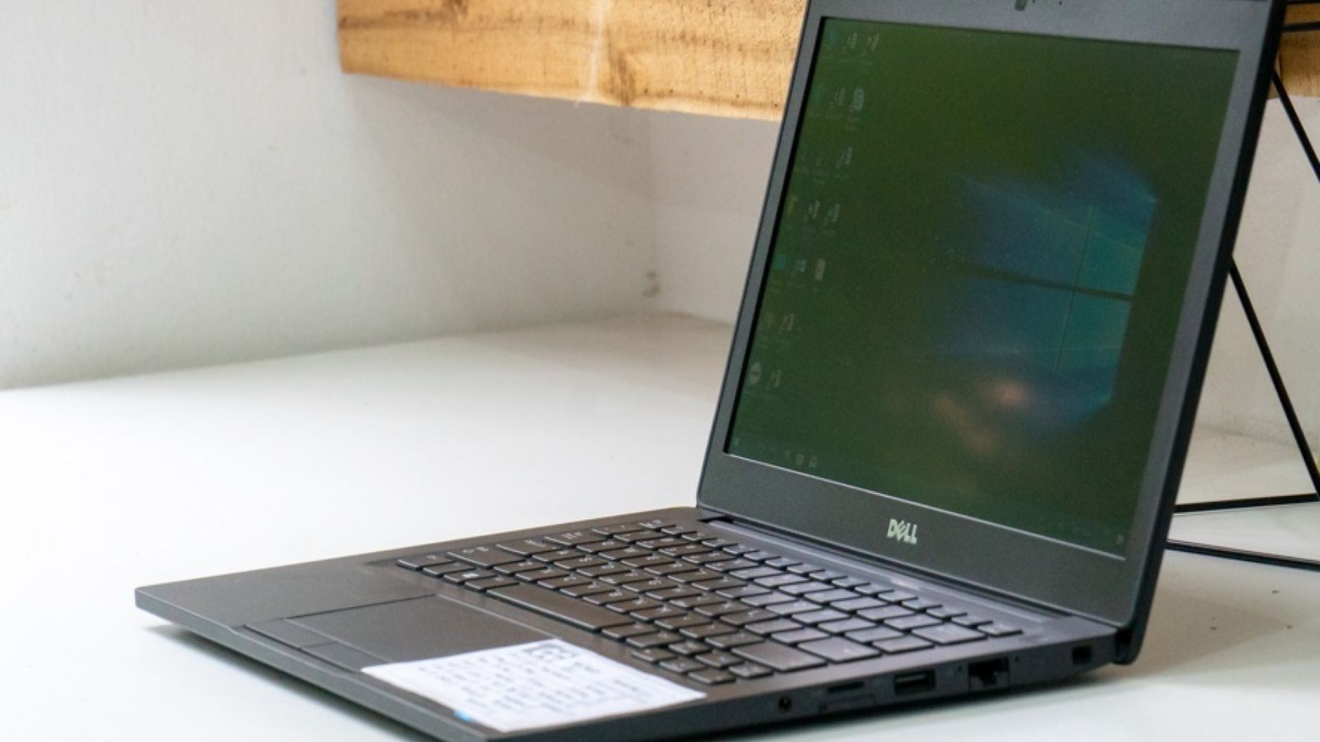 04-dong-laptop-van-phong-gia-re-laptop-dell-latitude-7280-duoc-ket-hop-giua-tinh-di-dong-va-su-linh-hoat.jpg