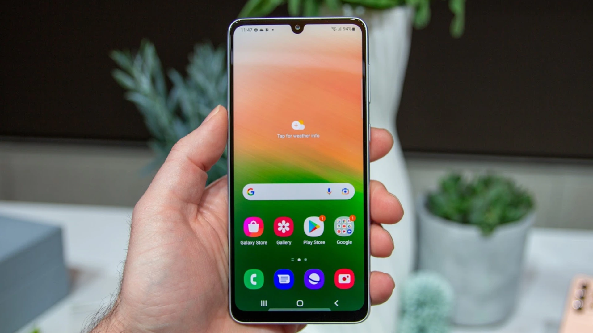 2-smartphone-gia-re-ngay-nay-van-dap-ung-tot-nhu-cau-co-ban-hang-ngay.webp
